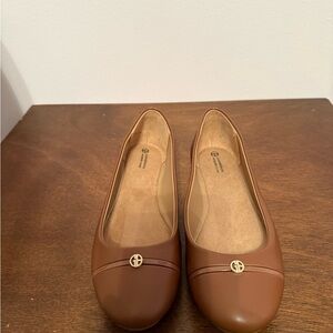 Giani Bernini Tan Flats with Gold Detail